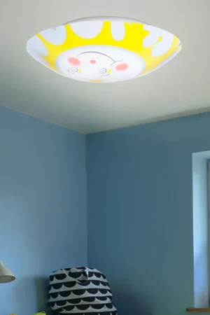 Gereduceerde Prijs Plafondlamp kinderkamer, wit-geel, zonnedesign, SUNNY