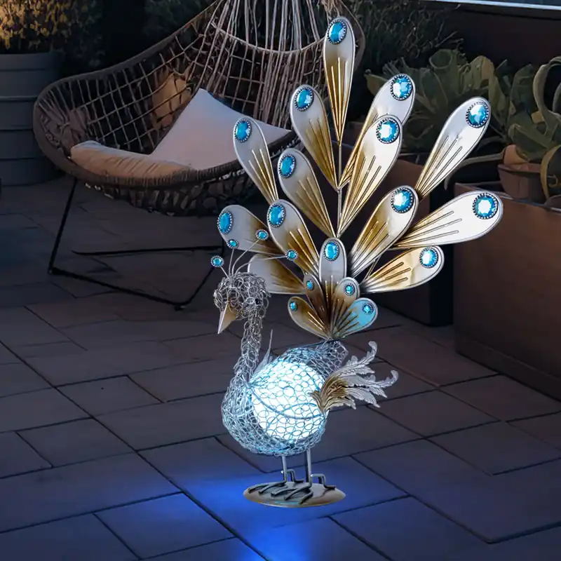 Beperkte Voorraad LED-zonnelicht, pauw, koper, decoratieve stenen, hoogte 56,8 cm