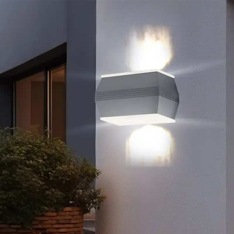 Laatste Versie LED wandlamp, weerbestendig, mat glas, helder, L 18cm