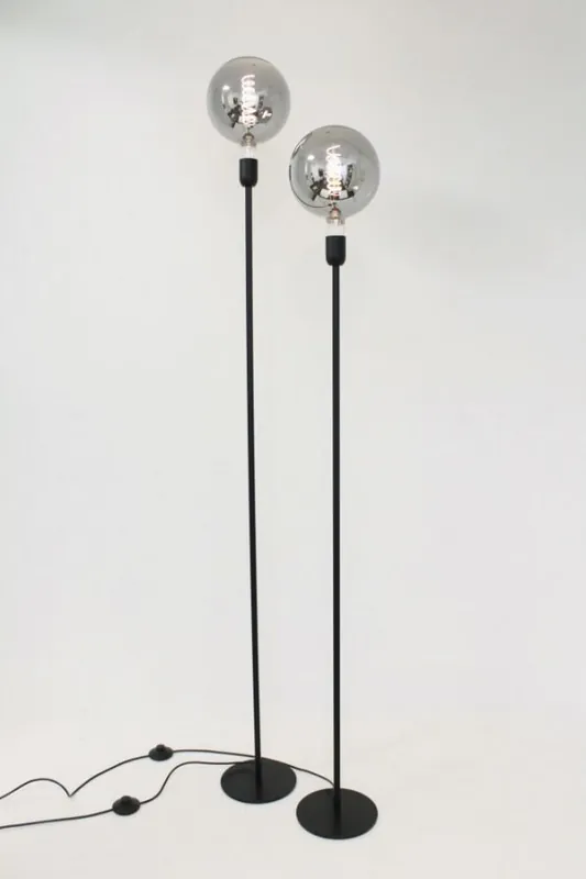 Zwarte vloerlampen TUBE 135 en 155 cm | Inclusief LED GIANT smoke Superprijs