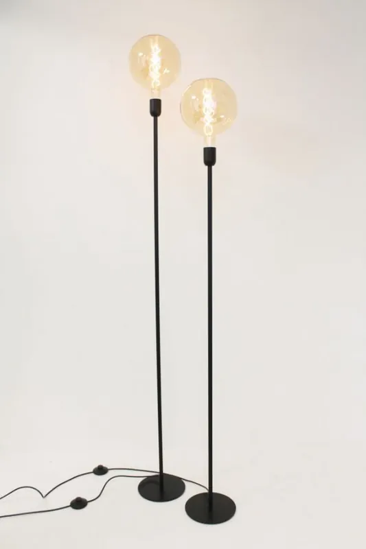 Zwarte vloerlampen TUBE 135 en 155 cm | Inclusief LED GIANT gold Actieprijs