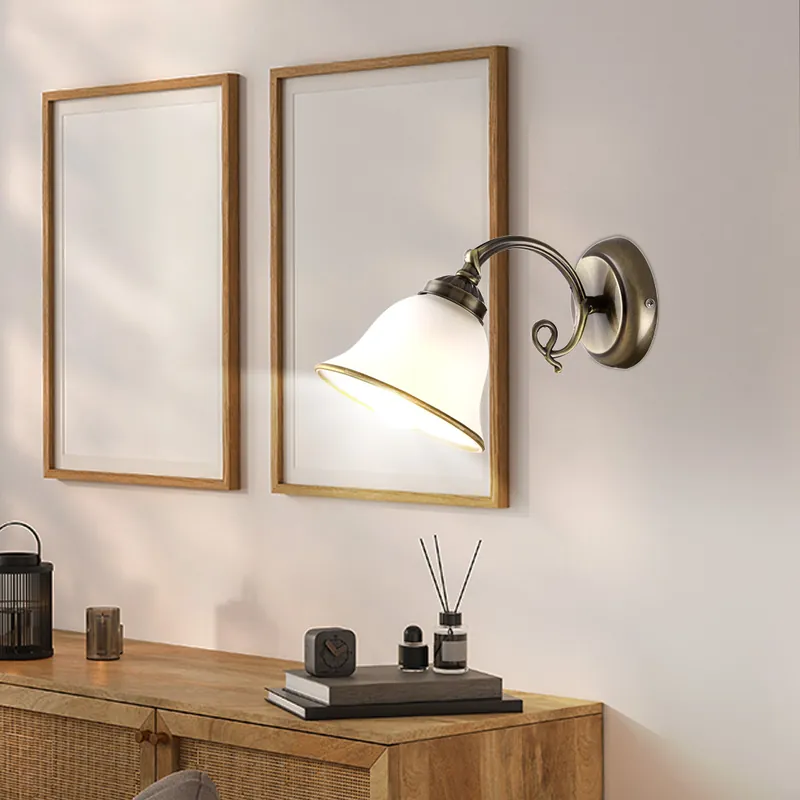Traditionele wandlamp in antiek messing Globo 60208W Speciale Aanbieding