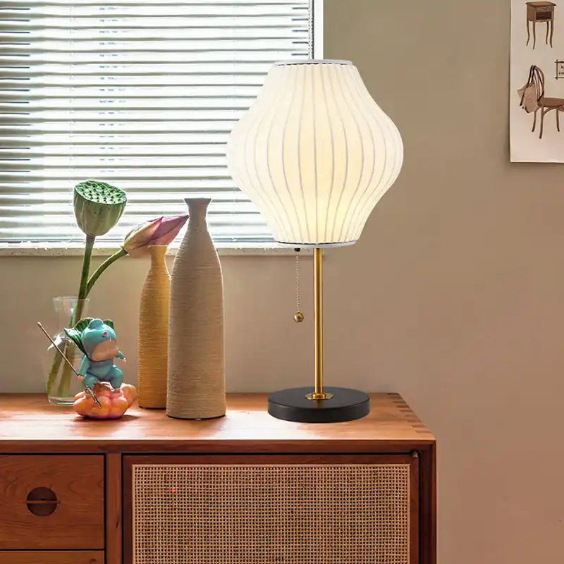 Klassieke Zijde Witte Nachtlamp voor Slaapkamer Nu Kopen