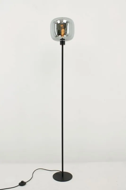 Zwarte strakke vloerlamp BY EEFFY metallic smoke zwart | Hutton Ø 24 cm Bestel Nu