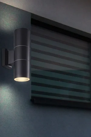 Merkproduct Design wandlamp voor buiten gemaakt van ALU en glas
