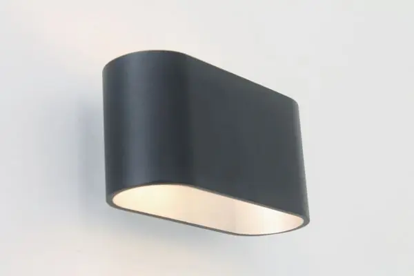 Strakke ovalen wandlamp OVALO 16 cm | Zwart / Zilver Beperkt Aanbod