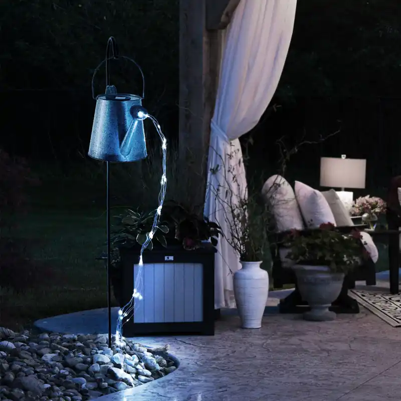 Seizoensaanbieding LED-zonnelicht, gieter, flikkerende LED's, H 130 cm