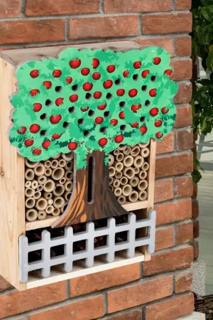 Beperkt Aanbod Insectenhotel, hout, boommotief, hek, H 30 cm