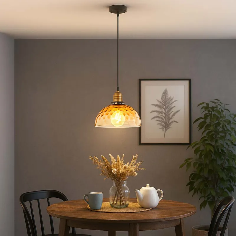 Hanglamp, amber glas, zwart, messing, D 25 cm Op = Op