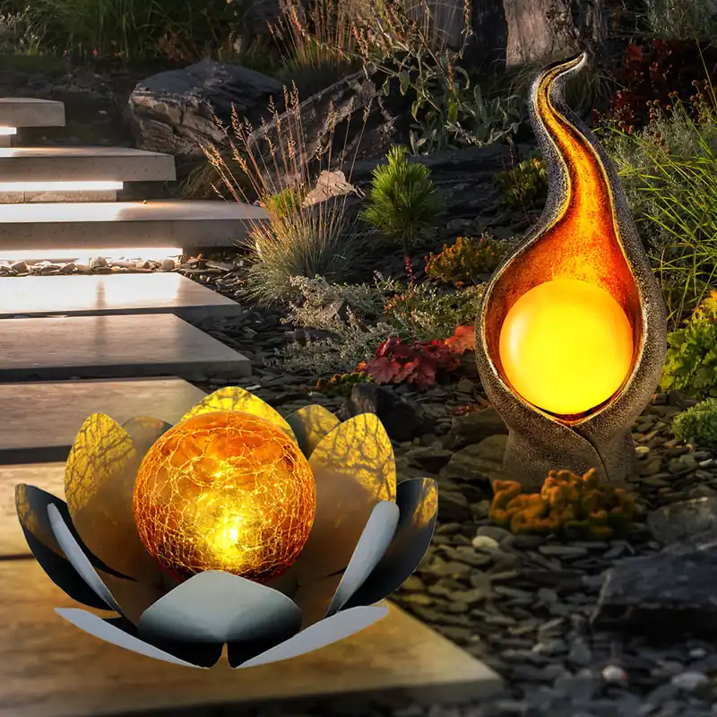 Set van 2 LED solarlampen in vlam- en lotusbloemmotief Must-Have