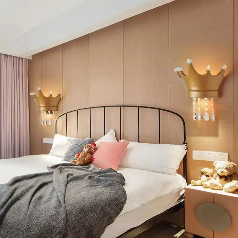 RoyalGlow - Kroon Wandlamp met Kristallen – Elegante LED Lamp Voordeelprijs