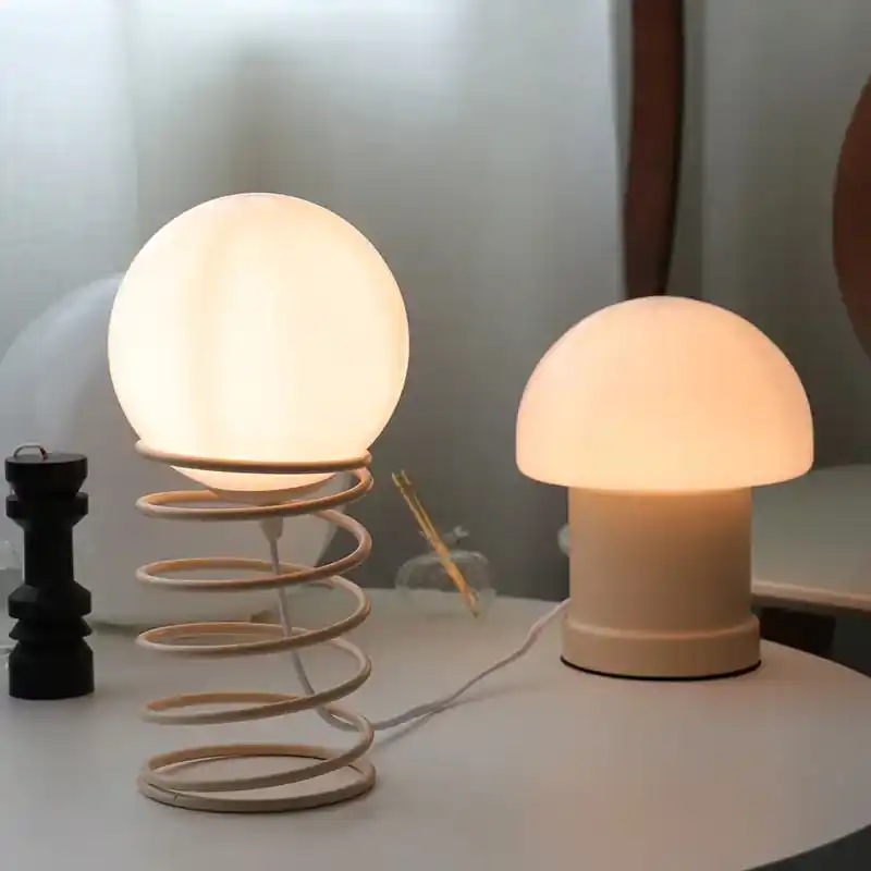 Lage Prijs LumiMetall - Moderne Metalen Tafellamp met Glazen Ontwerp | Stijlvolle Verlichting