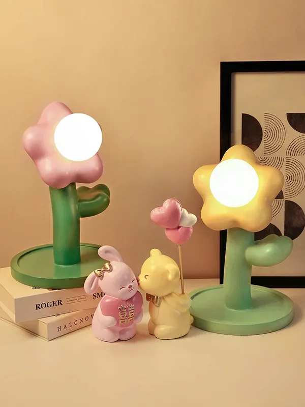 BloomShine - LED Bloem Tafellamp voor Kinderkamer – Decoratief Nachtlampje in Bloemdesign, Dimbare Verlichting Lage Kosten