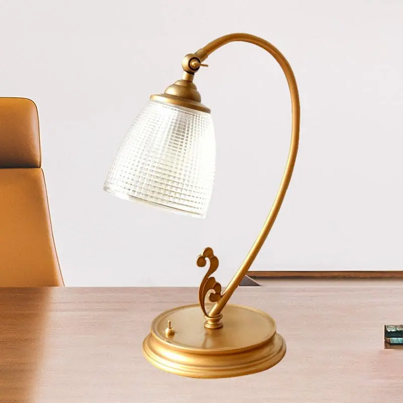 Bestel Nu VintageGlow – Gouden Retro Tafellamp van Metaal voor Woonkamer & Kantoor