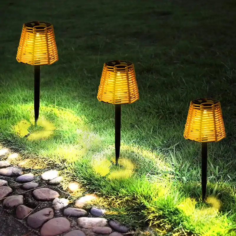 Meest Verkocht SolarGarden - Zonne-energie Rattan Tuinfakkels – LED Buitenverlichting voor Tuin, Terras & Balkon, Weerbestendig en Energiezuinig