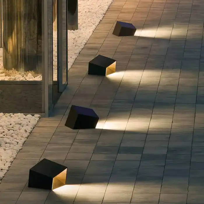 SolarCube - Moderne Zonneverlichting voor de Tuin – Kubusvormige LED Buitenlamp met Warm Wit Licht Aanbieding
