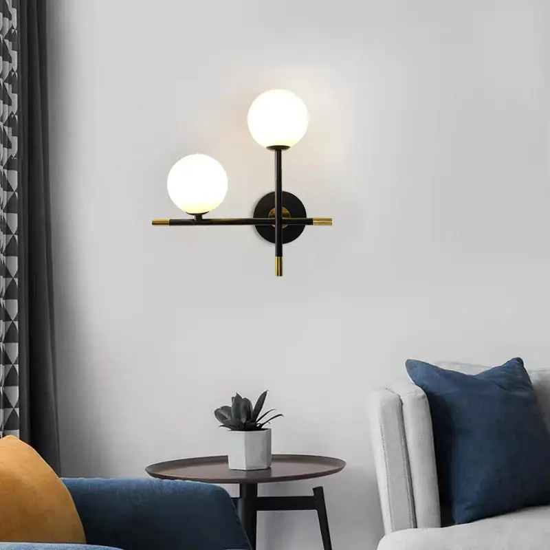 GlowLuxe - Moderne LED Wandlamp met Glazen Bol Uitverkoop