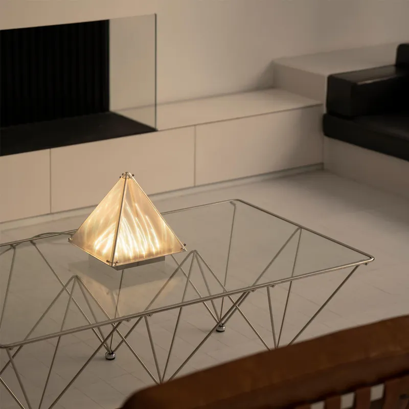 Rechtstreeks Van De Fabrikant FragmentGlow - Moderne Tafellamp met Triangulair Ontwerp