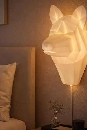 Aanbieding Wandlamp, wit porselein, hond, H 30 cm